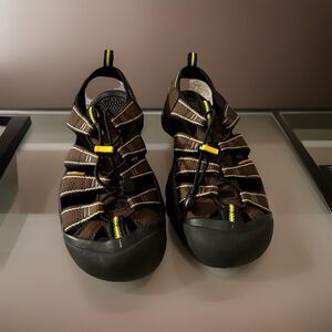 RARE AUTHENTIC  KEEN Newport Bison Sandals Men’s Size 7M